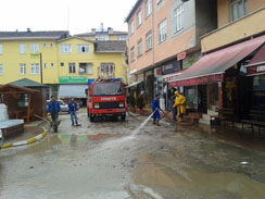 Belediyemiz Sokak ve Caddelerde Ykama Yapyor